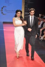 Model walks the ramp for Cappuccino Collection Show at IIJW Day 3 on 21st Aug 2012 (91).JPG